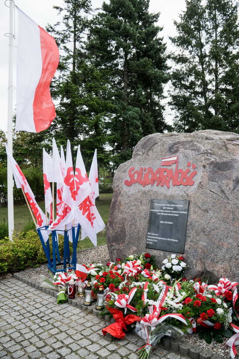 głaz Solidarności.jpg
