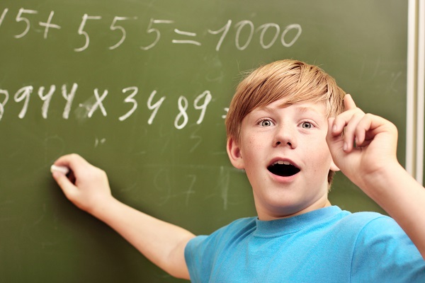 Uczen-przy-tablicy-Stock-Photo.jpg