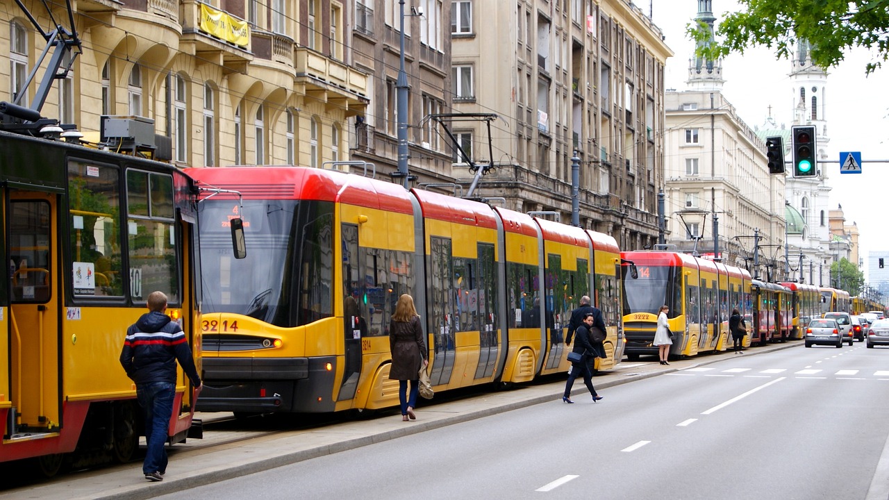 tram-2443383_1280.jpg