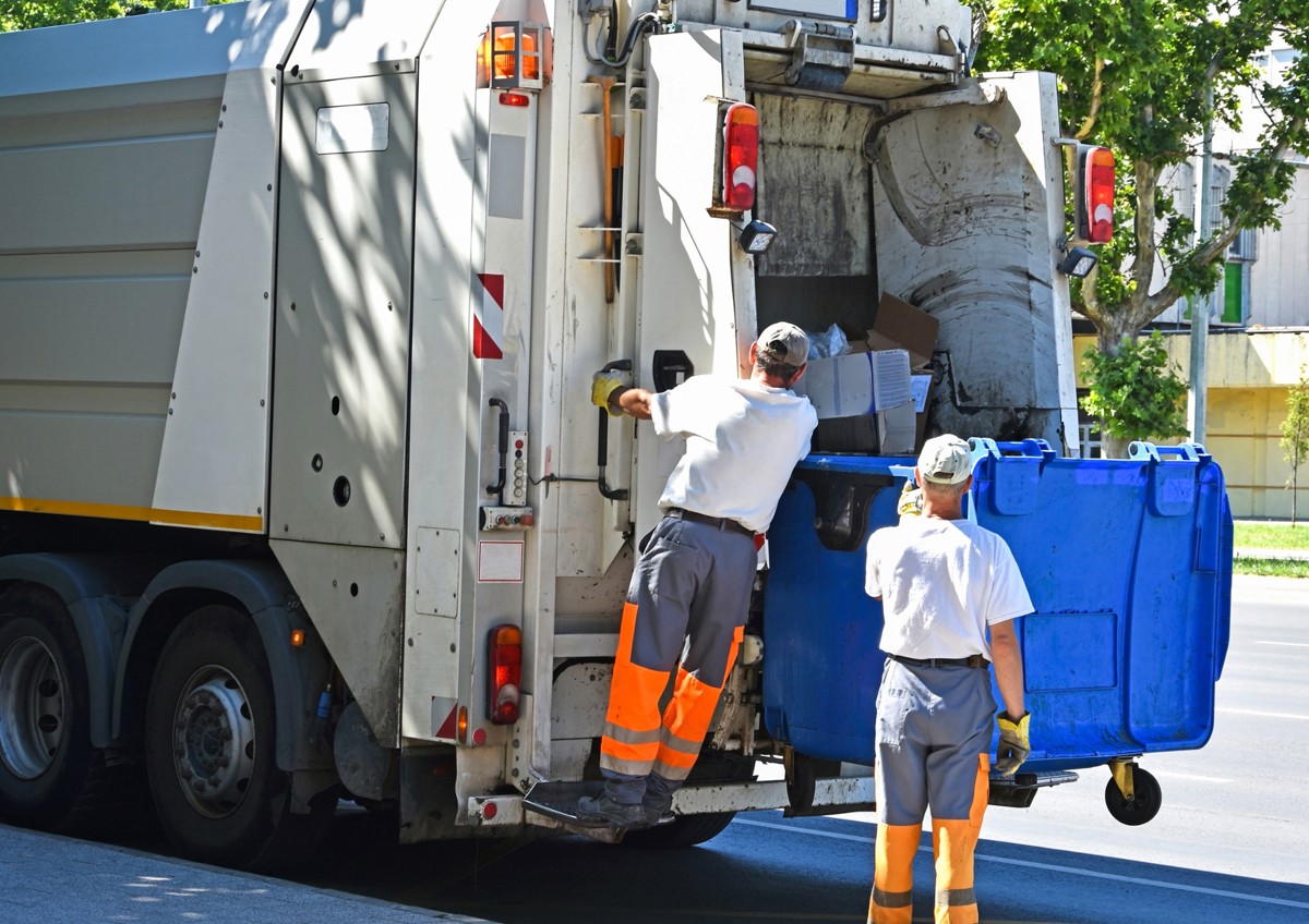 Black and White Minimalist Blank A4 Document Landscape.png