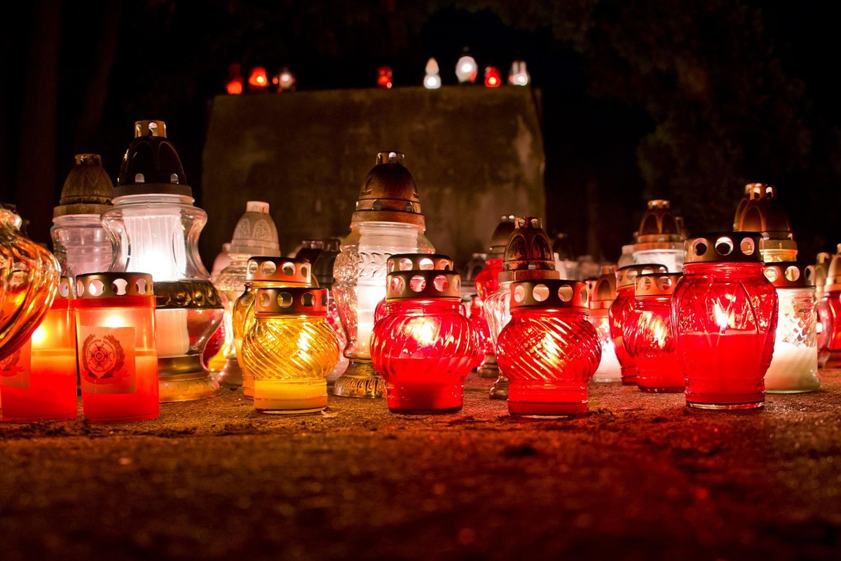 a-candle-1216603_1280.jpg