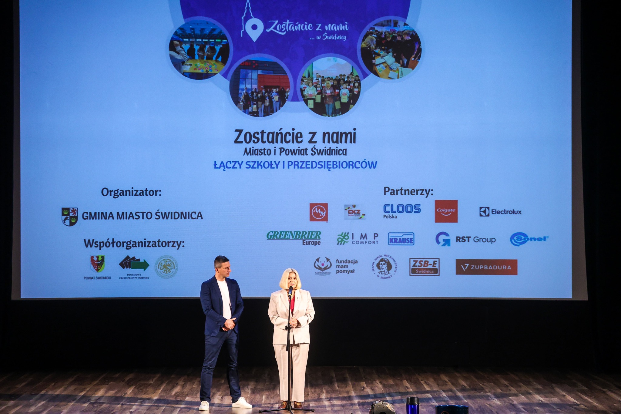 Zalogowani po raz dziesiąty! Świdnica wspiera młodych w wyborze przyszłości.jpg