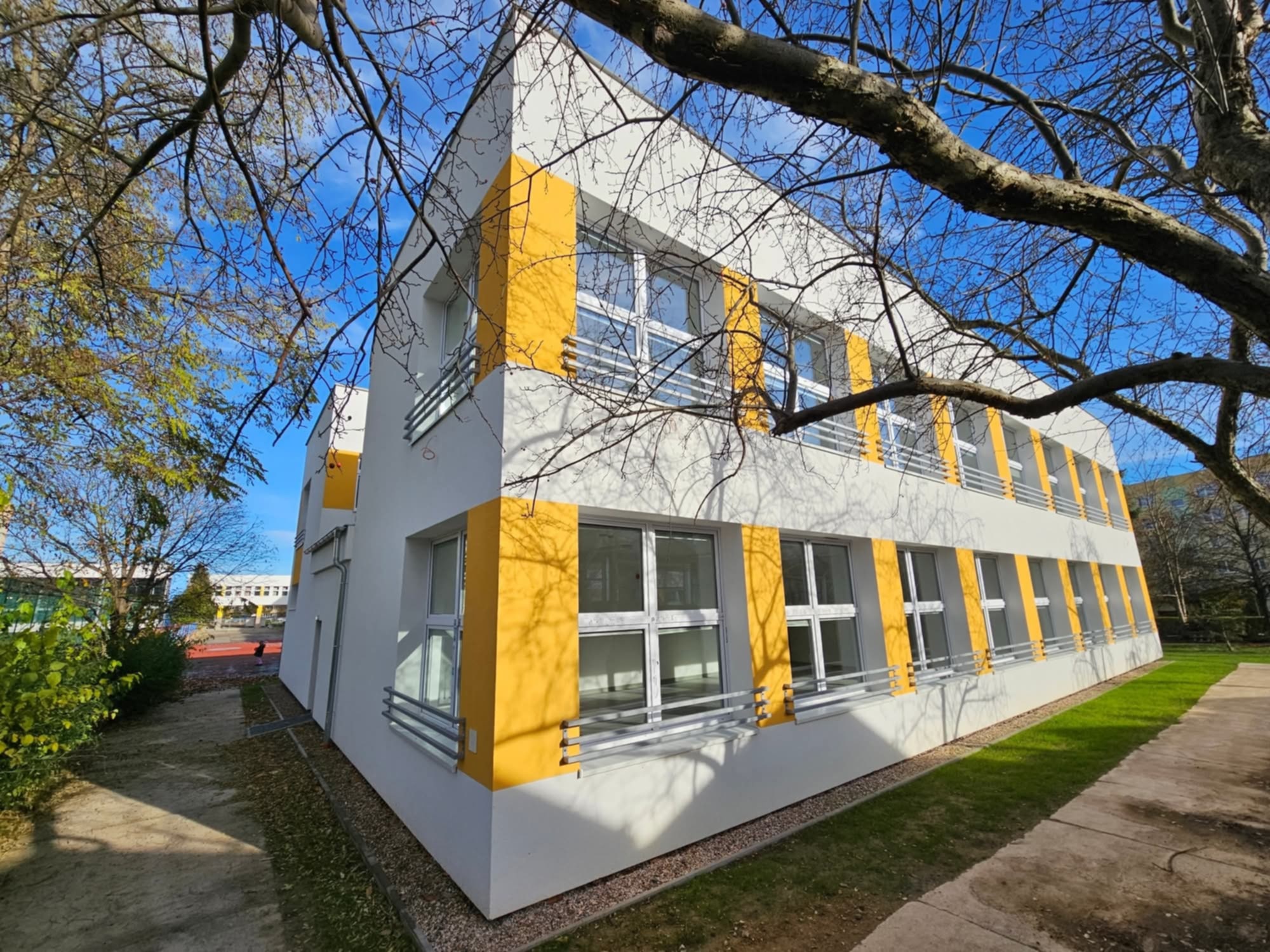 Budynek „Bartka” przy Szkole Podstawowej nr 4.jpeg