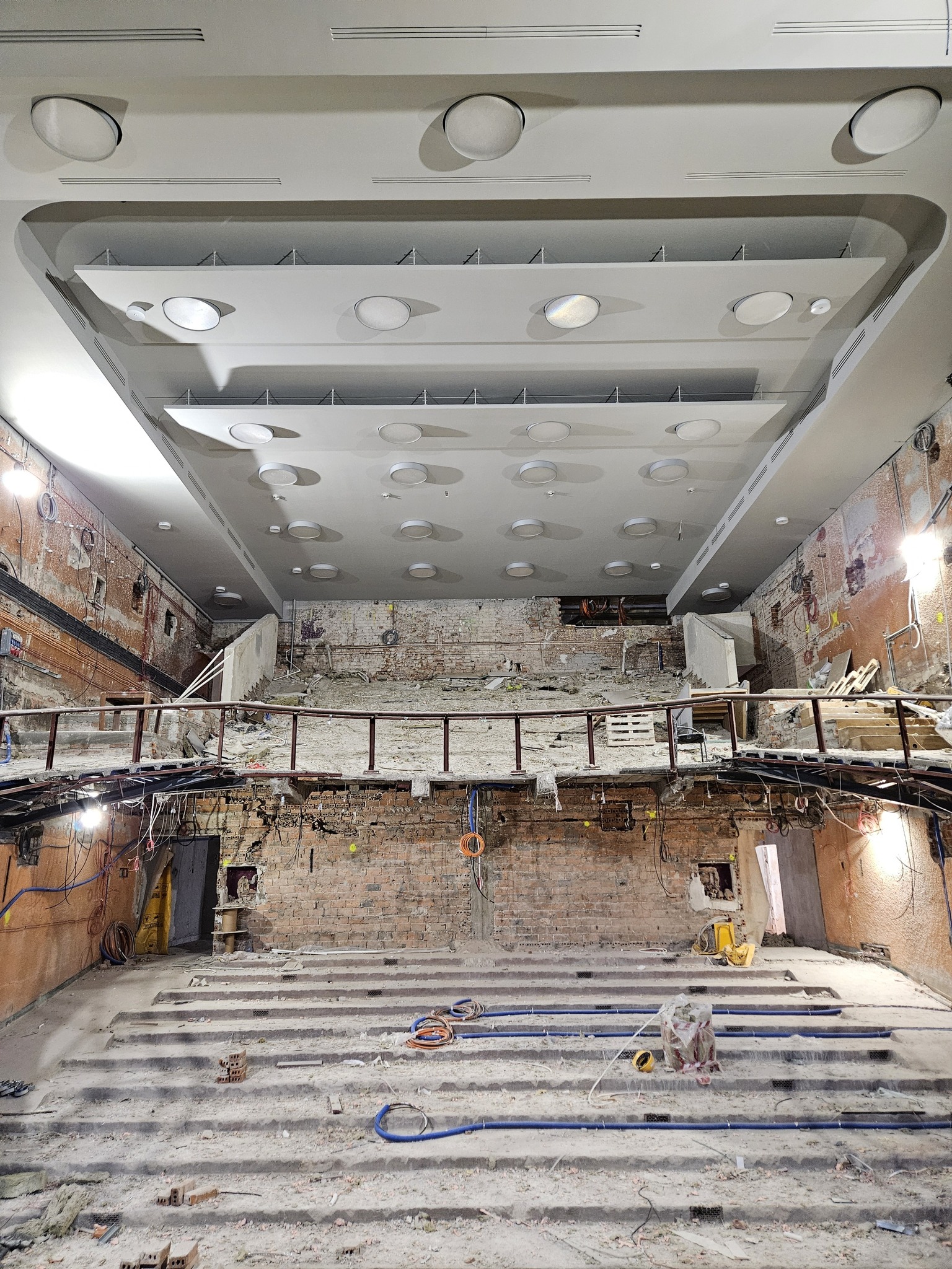 Teatr Miejski w Świdnicy przechodzi gruntowną modernizację (2).jpg