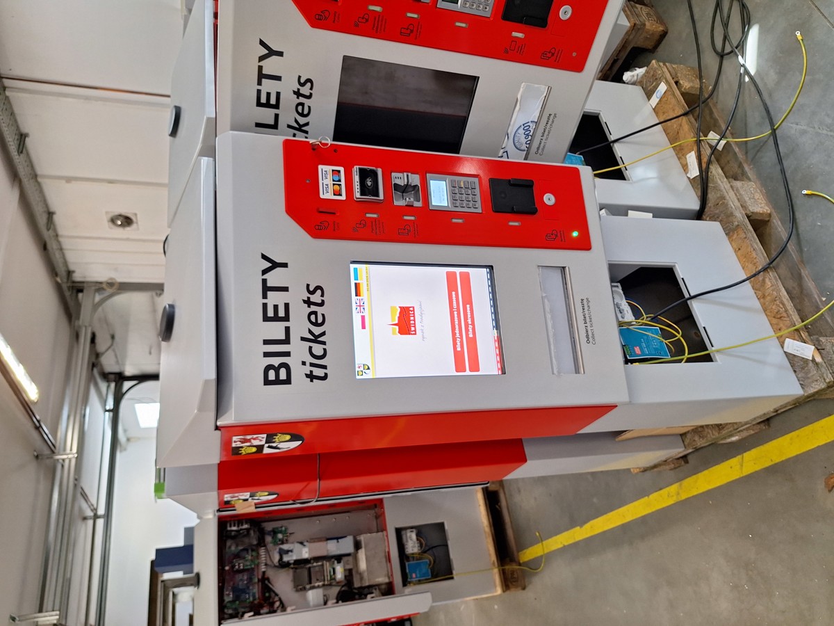 15 nowych biletomatów w Świdnicy od maja - wygodniejszy zakup biletów dla pasażerów.jpg