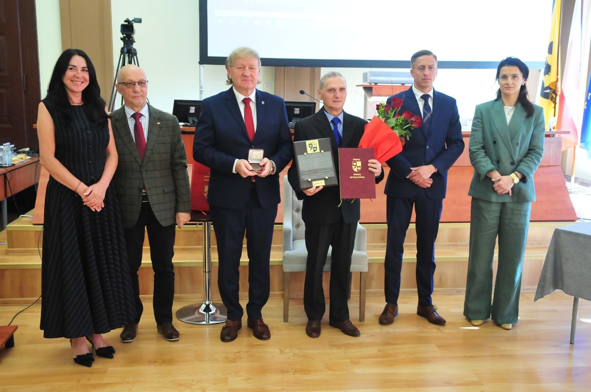Odebrali tytuły „Zasłużony dla Miasta Świdnicy” (3).jpeg