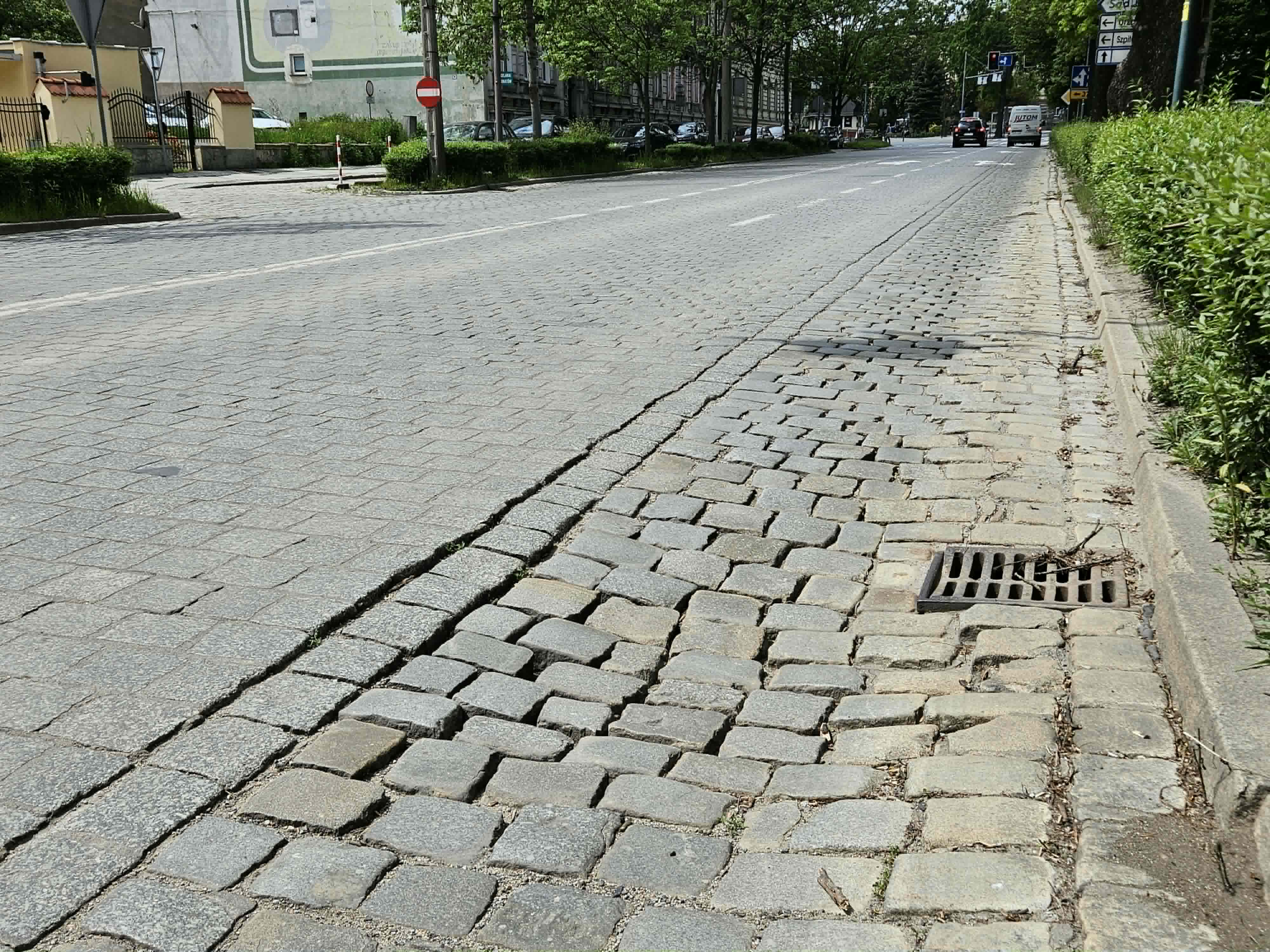 Al. Niepodległości 1.jpeg