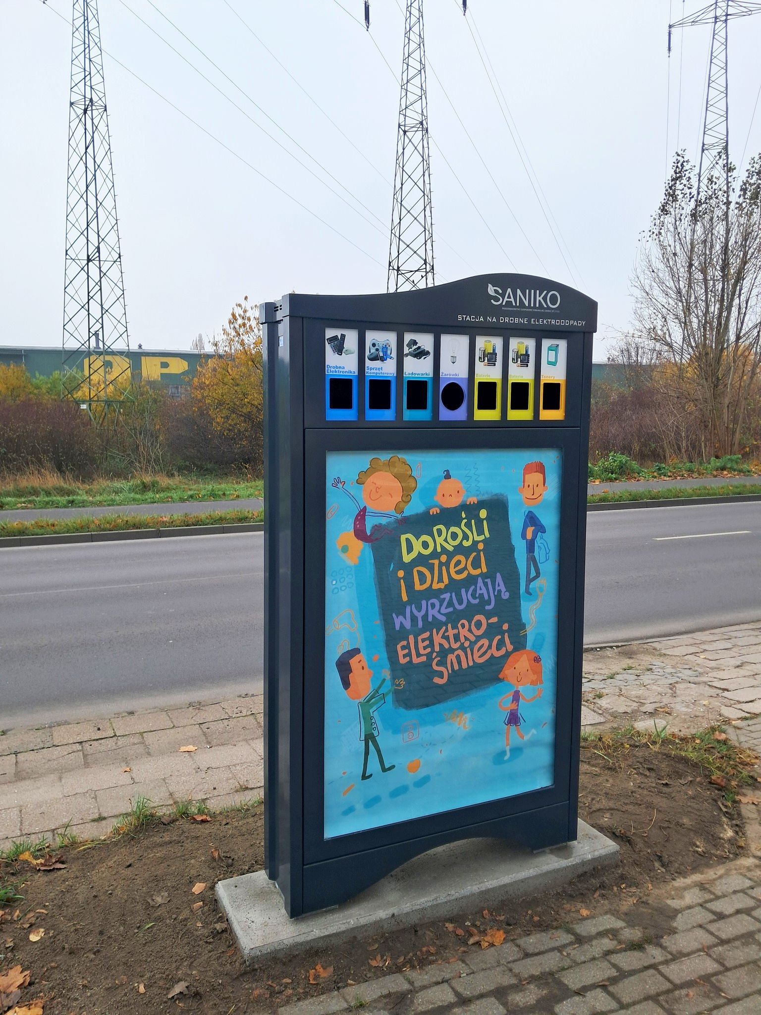 nowa stacja na drobne elektroodpady1.jpg