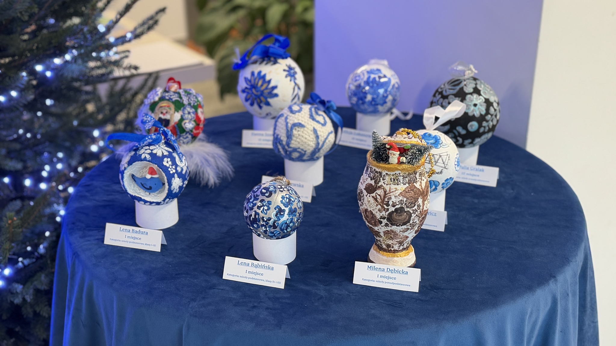 fajansowa bombka bożo.jpg