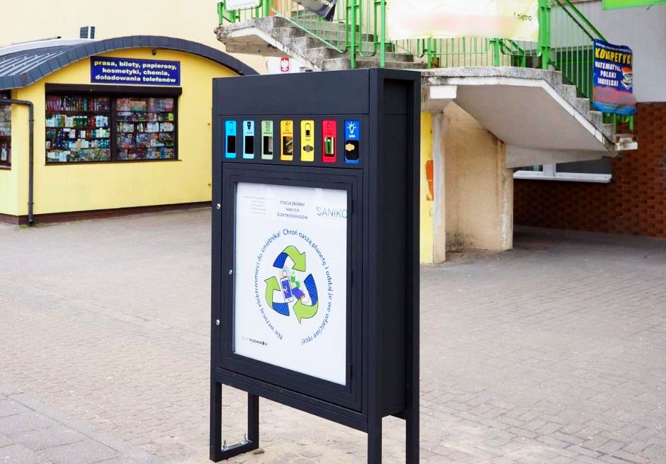 stacja na drobne odpady koło przystanku mpk ok.jpg