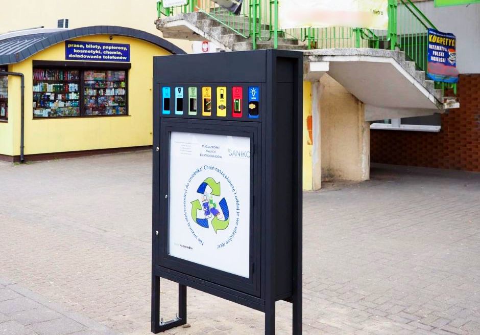 stacja na drobne odpady koło przystanku mpk ok.jpg