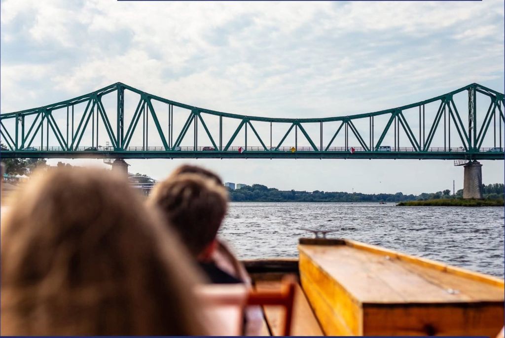 drewniana łódź na wiśle.jpg